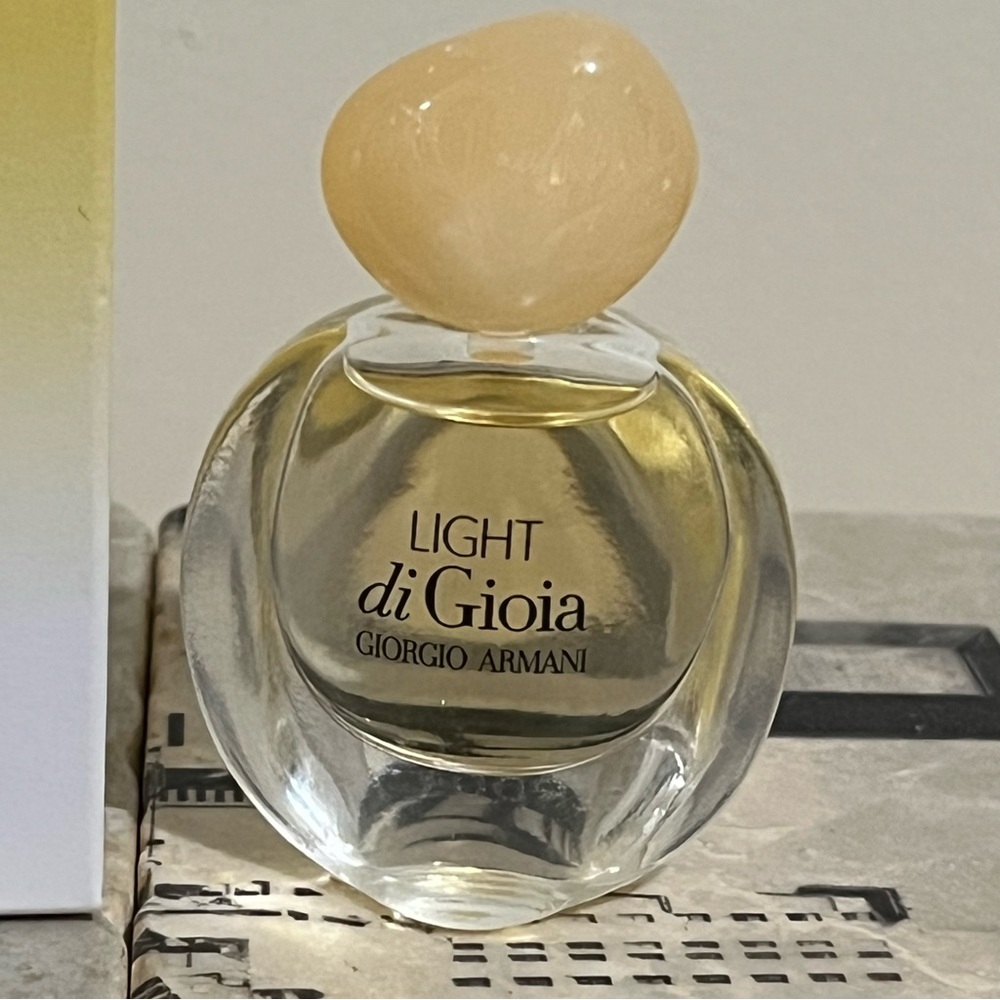 Giorgio Armani Light di Gioia Eau de Parfum 5ml/0.17floz. Travel size. New. - Picture 3 of 3